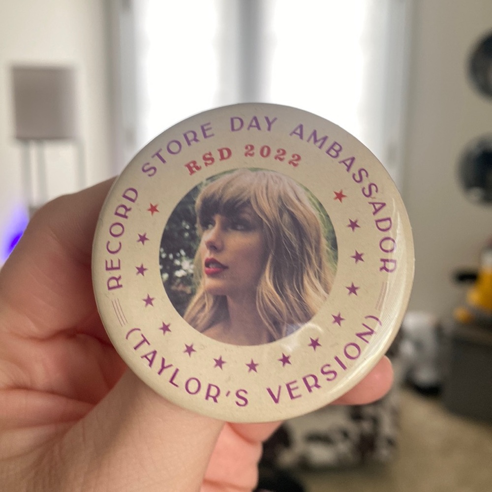 Taylor Swift record store day pin